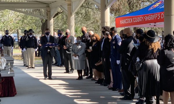 Texas y Misisipi dejarán de usar tapabocas
