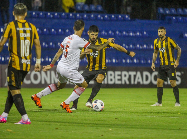 Empate y clasificación: Guaraní igualó 1-1 con Royal Pari y avanzó a la próxima fase de la Libertadores.