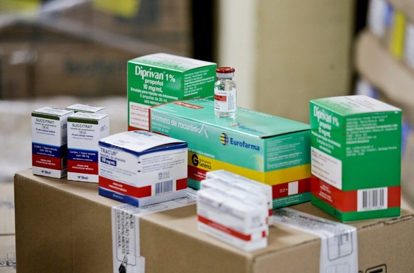 Salud anuncia reparto mínimo urgente de medicamentos