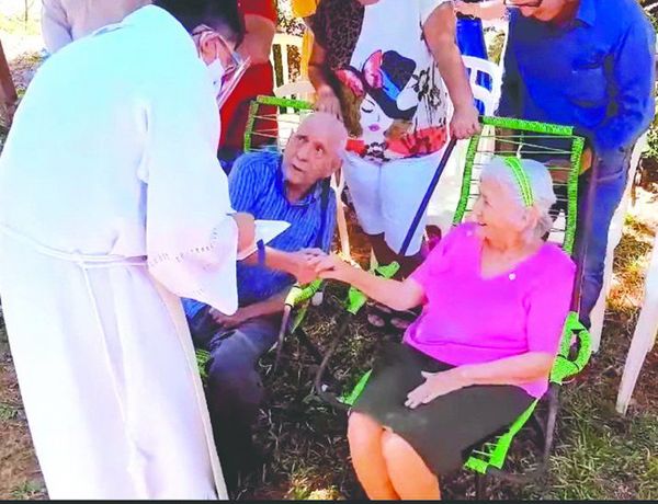 DOÑA ESPERÓ 55 AÑOS PARA LA PROPUESTA DE MATRIMONIO