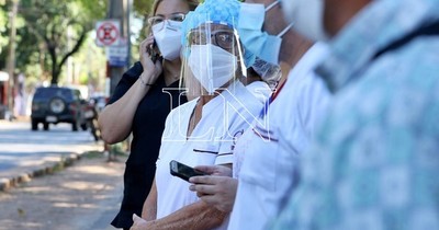 La Nación / Médicos contra Rolón y Sequera: “Ya no nos dejaremos pisotear”