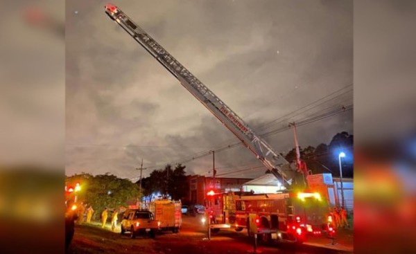 Autoescala de 45 metros se suma a los bomberos de Minga Guazú