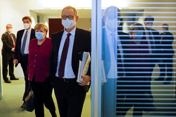 Angela Merkel acordó el plan para un lento desconfinamiento en Alemania | .::Agencia IP::.