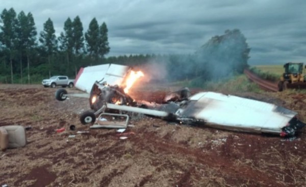 Fallido despegue de avioneta deja al piloto y el mecánico muertos