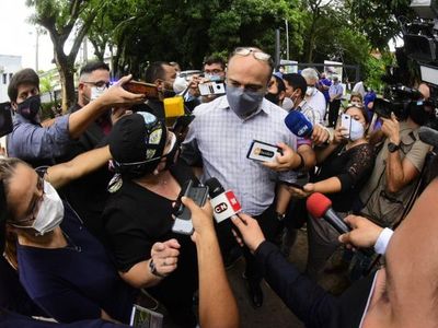 Viceministro Rolón se quiebra tras escuchar testimonios en el Ineram