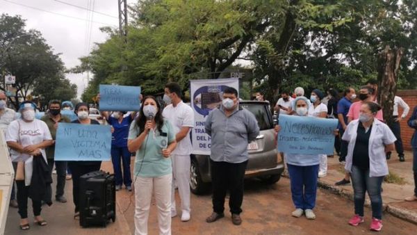 “Son lágrimas de cocodrilo”, dicen trabajadores de blanco tras disculpas del viceministro de Salud
