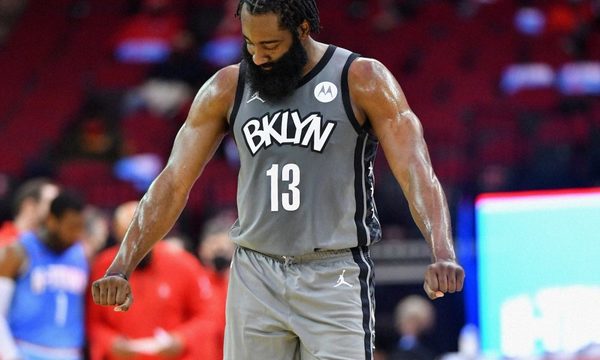 James Harden se luce en la victoria de los Nets sobre los Rockets