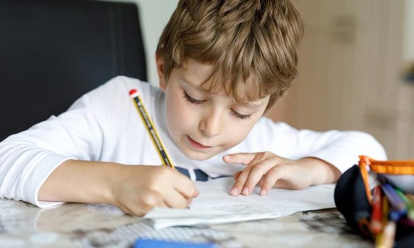 Ejercicios de caligrafía para practicar con los más peques de la casa