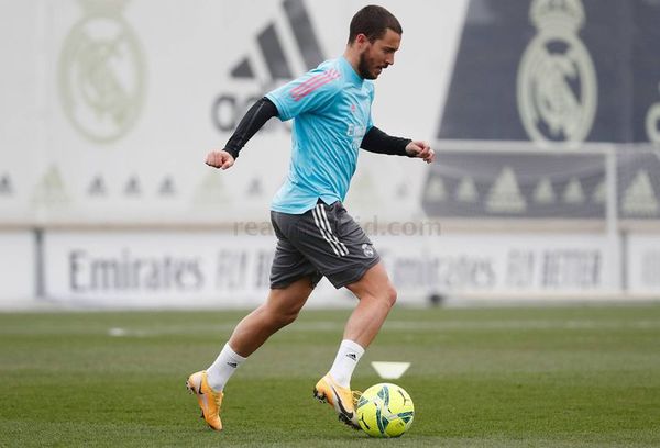 Hazard pisa el césped a tres días del juego ante el Atleti - Fútbol - ABC Color