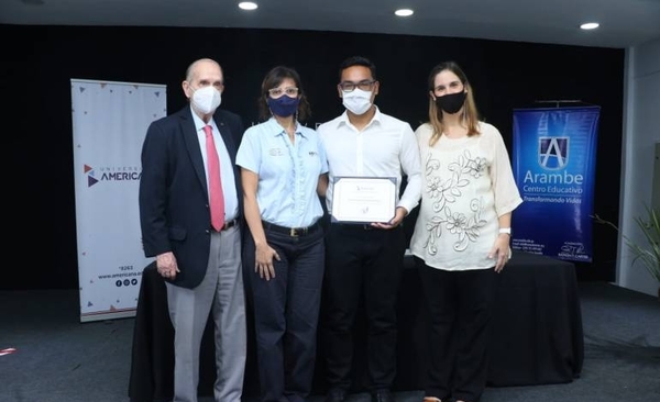 Diario HOY | Mejor egresado de Arambé estudiará arquitectura gracias a beca universitaria