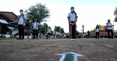 La Nación / Unas 19 escuelas suspendieron clases presenciales porque docentes dieron positivo al COVID-19