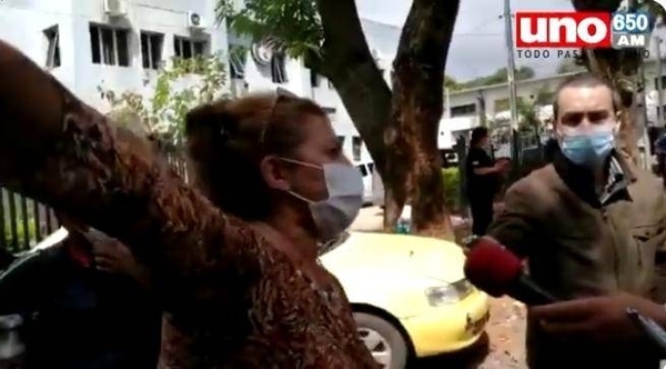 Diario HOY | Escrache a "pescadores en río revuelto": Familiares rechazan visitas políticas en el INERAM