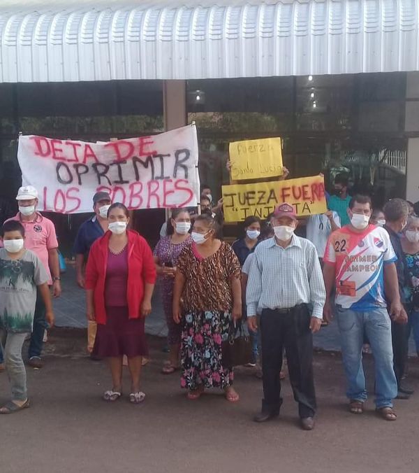 Pobladores de colonia Santa Lucía denuncian abandono del Indert - ABC en el Este - ABC Color