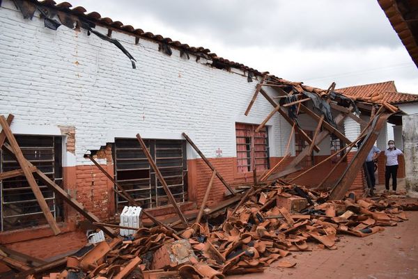 Escuela “refaccionada” en el 2019 se desplomó anoche en Carapeguá - Nacionales - ABC Color
