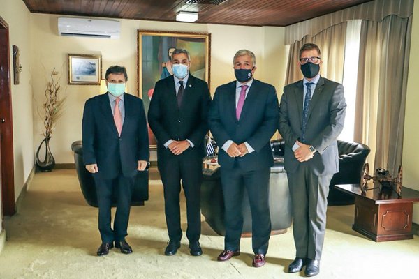 Cooperación económica es la prioridad en alianza de Uruguay y Paraguay