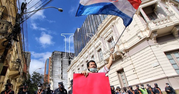 La Nación / #QueSeVayanTodos claman en redes y convocan a marcha frente al congreso