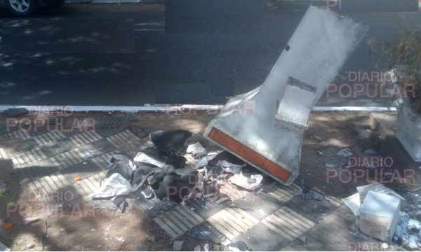 Destruyen busto del Doctor José Rodríguez de Francia en la capital del país