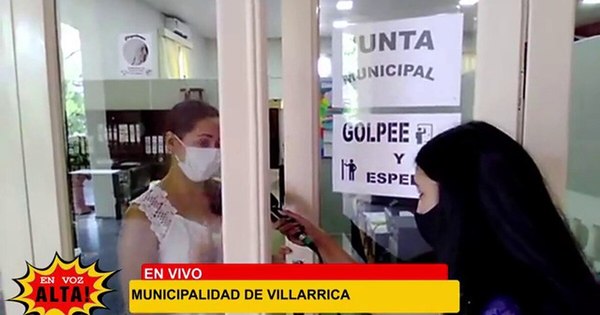 La Nación / “Estoy desayunando”, dijo una funcionaria de la Municipalidad de Villarrica y se encerró con llave