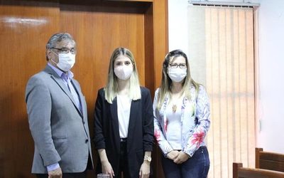 Estudiante de la UNE becada para estudiar en los EE.UU.