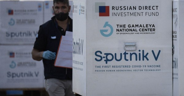 La Nación / Europa examina vacuna rusa Sputnik V mientras aumentan de nuevo los contagios