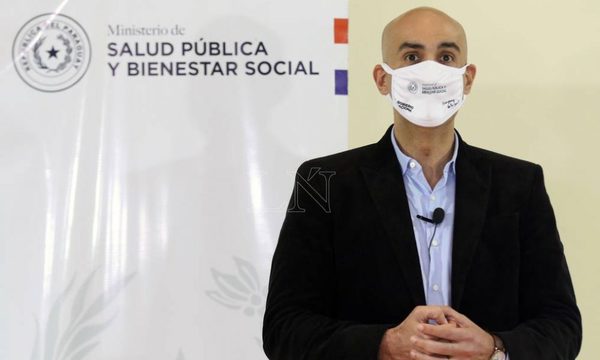 Mazzoleni rechazó pedido de renuncia del Senado y defendió su gestión