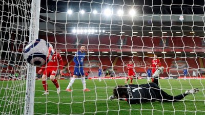 Chelsea asesta otro duro golpe a un decaído Liverpool