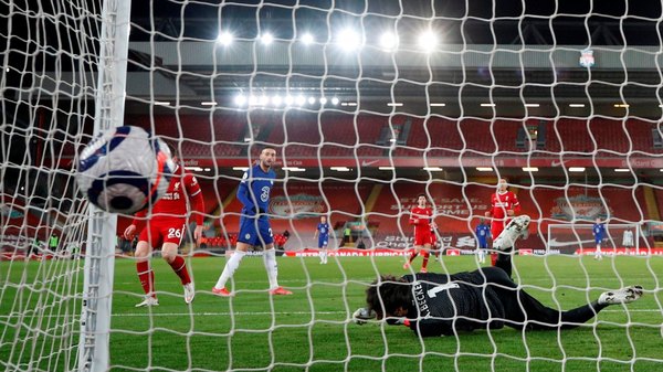 Chelsea asesta otro duro golpe a un decaído Liverpool