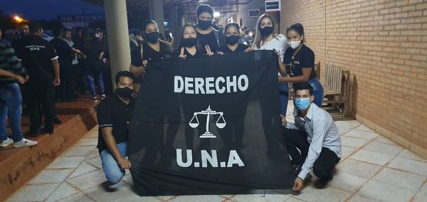 Estudiantes de la UNA de Pedro Juan se manifiestan en reclamo por suba de aranceles - Nacionales - ABC Color