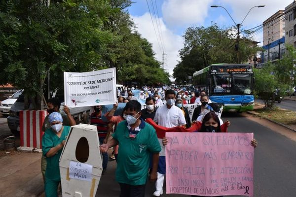 Funcionarios de Clínicas lamentan que el Ministerio no cumpla su promesa - Nacionales - ABC Color