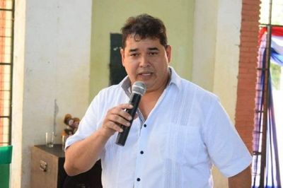 Intendente lamenta pérdida de sus padres por pésimo sistema de salud