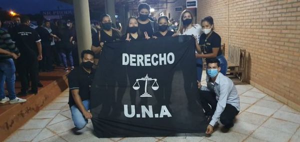 Estudiantes de la UNA de Pedro Juan se manifiestan en reclamo por suba de aranceles