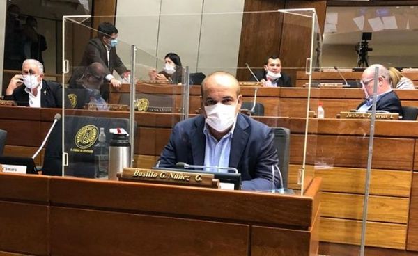 “Bachi” Núñez, internado por neumonía tras dar positivo al COVID-19