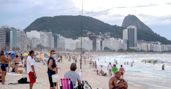 La Nación / Al borde del colapso, Brasil enfrenta fase más mortífera
