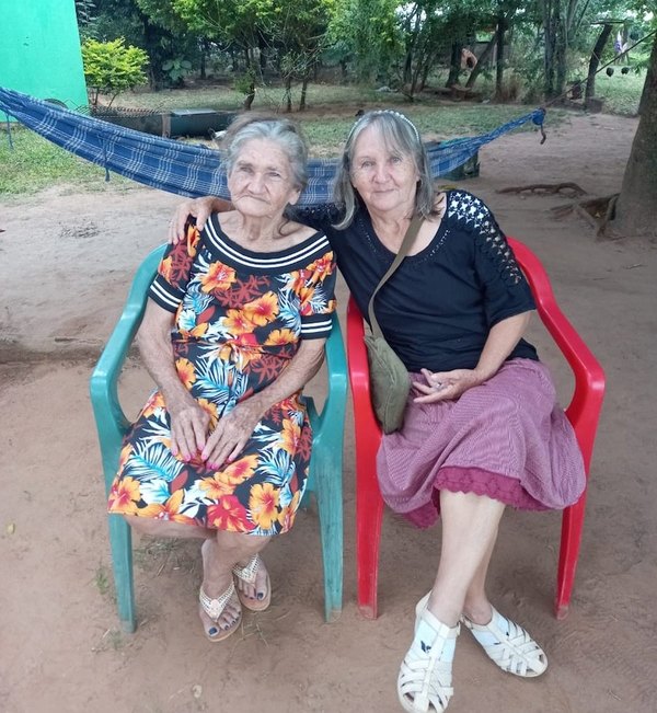 Crónica / Hermanas se reencuentran luego de ¡54 años!