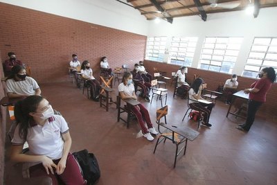 Crónica / Unos 20 coles fueron cerrados por contagios