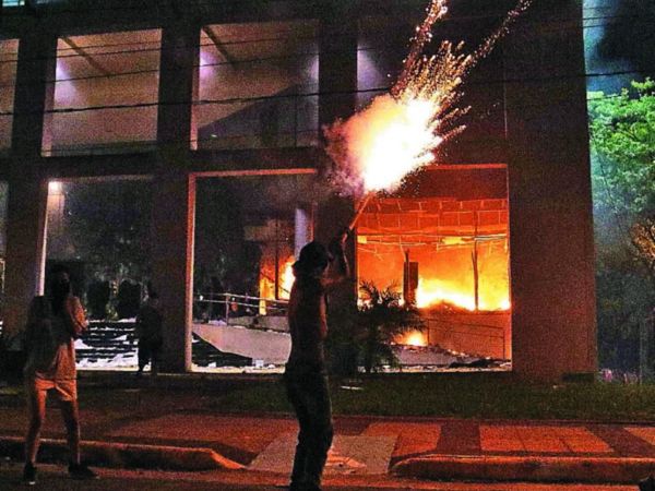 Posturas a favor y en contra de otro Marzo Paraguayo