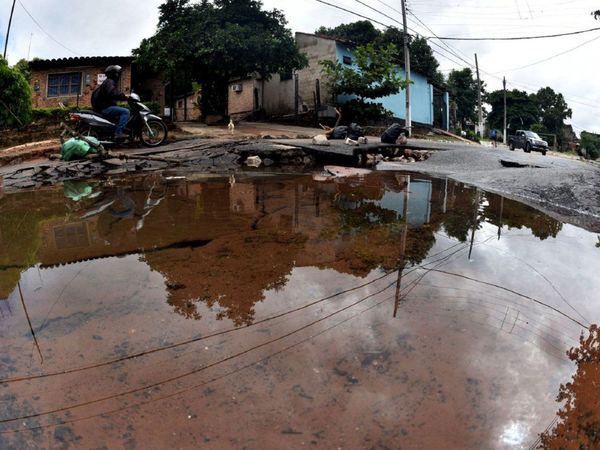 Numerosos destrozos en calles tras lluvias