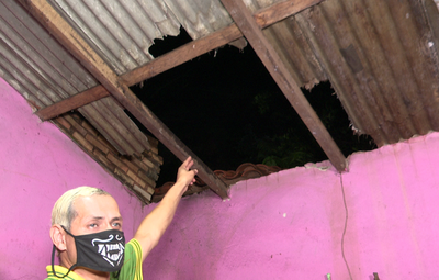 Expareja de Johny Walker reaparece e intenta destruir su domicilio