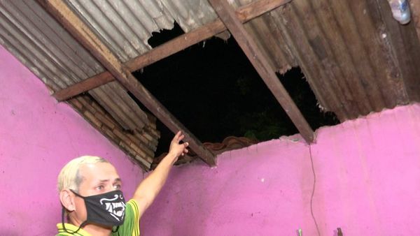 Expareja de Johny Walker atropella su vivienda provocando destrozos