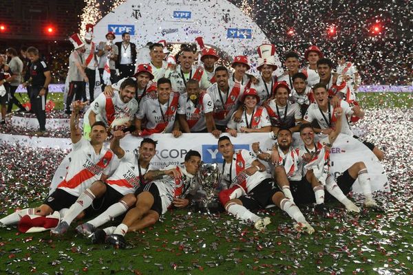 River goleó se adjudicó la Supercopa Argentina - Fútbol - ABC Color