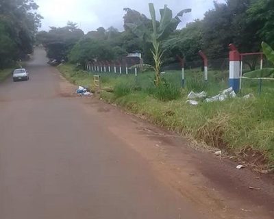Utilizan como vertedero arroyo en barrio Fátima de CDE