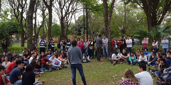 Centro de Estudiantes de Medicina UNA repudia corrupción y se une a manifestación