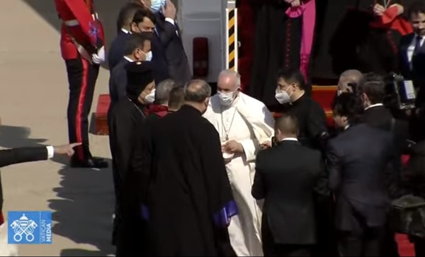 Papa Francisco llega a Irak