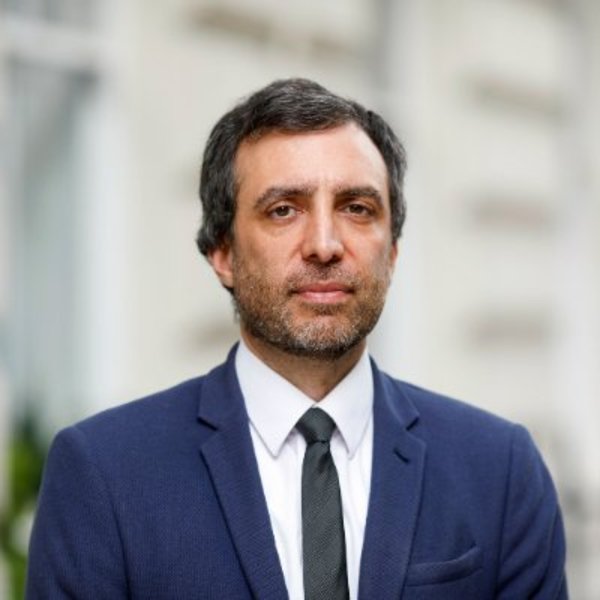 Embajador británico conquistado por una paraguaya: “Me advirtieron sobre las Paraguayas pero fue imposible resistirme”