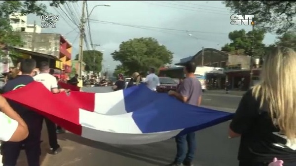 Funcionarios del SEME bloquean Avda Fernando de la Mora - SNT