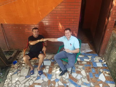Elías Bernal recorre barrio Remansito escuchando las necesidades del sector