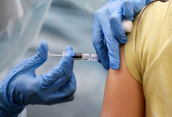 Vacunas contra Covid: tras SOS de Salud a privados, estos gestionan llegada rápida - ADN Digital