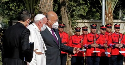 La Nación / Papa Francisco inicia “contento” su histórica visita a Irak