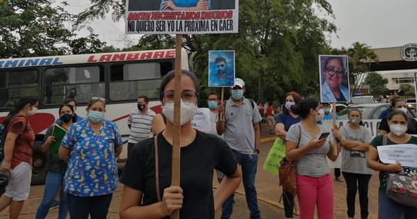 La Nación / Recuerdan a 22 enfermeros fallecidos por COVID-19 durante movilización en Itauguá