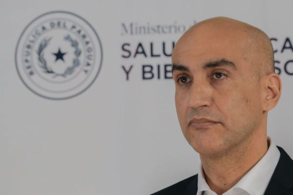 Julio Mazzoleni presentó renuncia como ministro de Salud